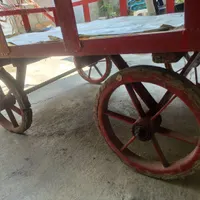 چرخ دستی قرمز