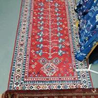 یک عدد فرش پشمی و یک عدد ماشینی