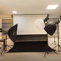 اجاره استودیو عکاسی و فیلمبرداری ۲۴ ساعته|اجارهٔ کوتاهمدت دفتر کار و فضای آموزشی|تهران, قیطریه|دیوار
