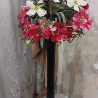 گلدان و گل مصنوعی