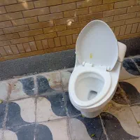 توالت فرنگی سینک کلید و پریز در حد نو