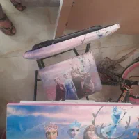 با صندلی دخترانه
