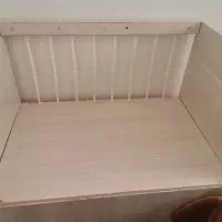 تخت کنار مادر