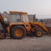 یک دستگاه بیل بکهو