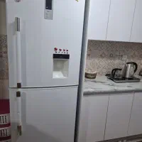 یخچال در حد نو چهار سال کارکرد.کاملا سالم