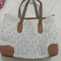 ۴ عدد کیف|کیف، کفش، کمربند|شیراز, لشکری‎|دیوار