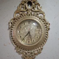 ساعت دیواری طلایی