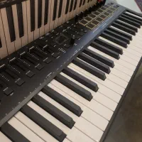 ام آدیو اکسیژن پرو ۴۹ در حد نو