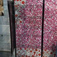 تعدادی استند ادویه مغزی جات ادامس و پاستیل