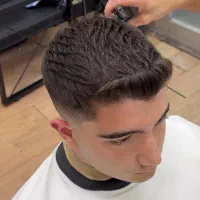 آرایشگر|خدمات آرایشگری و زیبایی|شیراز, کاراندیش|دیوار