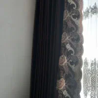 دوعدد کنار پرده