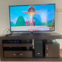 تلویزیون سامسونگ ۴۶ اینچ به همراه میز