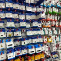 مرکز پخش عمده لوازم جانبی موبایل، کامپیوتر/ همکار