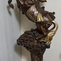 مجسمه اسب و پایه تزئینی