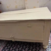میز چوبی قدیمی