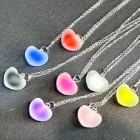 گردنبند قلب یخی شب تاب.با قیمت 23 تومان نیس درجهان