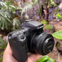 دوربین کانن d70 در حد آک با لنز 50به همراه سه پایه