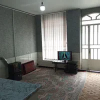 منزل مبله مستقل نواب صفوی|اجارهٔ کوتاه‌مدت آپارتمان و سوئیت|شیراز, کوشک میدان|دیوار