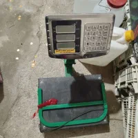 ترازو و چتر میوه فروشی