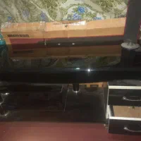 میزتلوزیون ویک عدد ویترین میز۱تومن و ویترین ۱۵۰۰