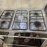 گاز 5 شعله طرح فر و تعدادی لوازم خونه و مبل