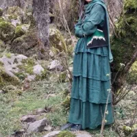 پیراهن بلند طبقاتی سبز زمردی - استایل هنری و خاص