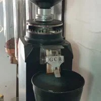 لوازم یک مغازه قهوه فروشی فروخته می‌شود