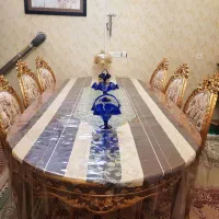 یک عدد میز ناهارخوری به همراه ۶ تا صندلی مبلی
