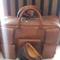 کیف چرم گاوی طرح کوروکودیل ابعاد ۴۰در۳۰