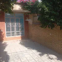 منزل-ویلایی-دربست-دو-خواب-درب-از-حیاط