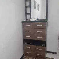 درآور ۷ کشو. ۵ تا کشو بزرگ و ۲ تا کشو کوچک و آینه