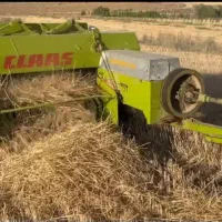 دستگاه پرس یونجه و کاه کلاس و کودپاش دامی