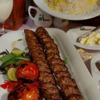 یک نفر کمک آشپزوکارگرساده نیازمندیم