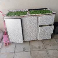 یک کابینت آشپزخانه