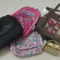 تعدادی کیف و کوله
