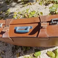 چمدان قدیمی|کلکسیون اشیاء عتیقه|سیستان, |دیوار