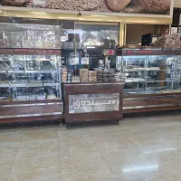 ویترین مغازه نان فانتزی و قنادی