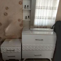 آینه تخت خواب هست سالم است