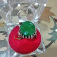 انگشتر نقره با نگین زمرد