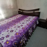 تخت خواب دو نفره با میز آرایش و پاتختی