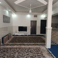 خانه حیاط دار ، خیابان سلامت ، همکف و زیرزمین|فروش خانه و ویلا|قم, دروازه چوبی|دیوار
