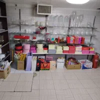 قفسه اهنی با طبقات شیشه ای