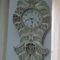 ساعت دیواری تمیز وسالم