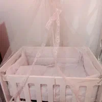 ۱عدد تخت دومنظوره متحرک(گهواره شو کنار تخت مادر)