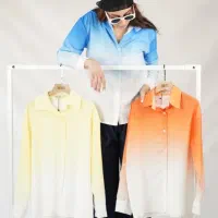 فروشنده خانم با تجربه کار.دوتایم