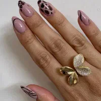 کاشت و ترمیم ناخن