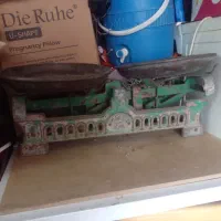 ترازو دو کف قدیمی