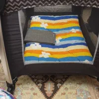 تخت پارک کنار مادر