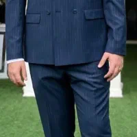 فروشنده اقا یا خانم برای مغازه پوشاک معتبر