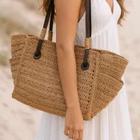 کار در منزل بافنده ماهر قلابافی